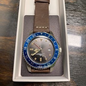 J. Brackett Co. GREENWICH Black/Blue Bezel